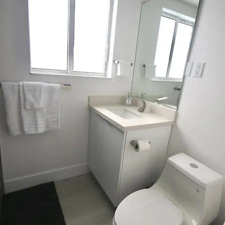 251 Airport/Top House Apartments Miami Exterior photo