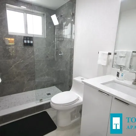251 Airport/Top House Apartments Miami Exterior photo