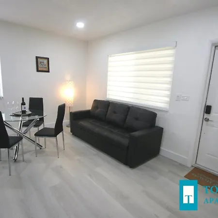251 Airport/Top House Apartments Miami Exterior photo
