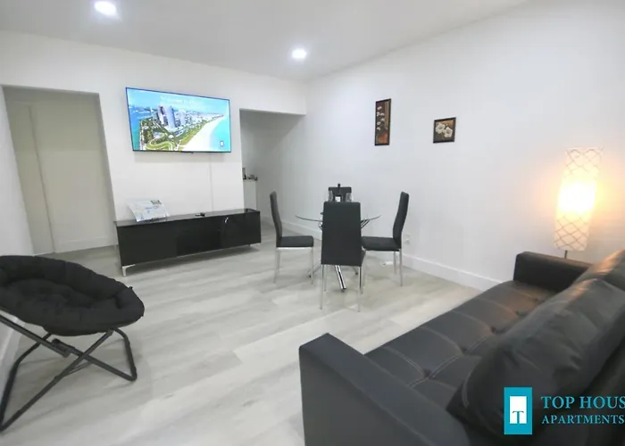 251 Airport/Top House Apartments